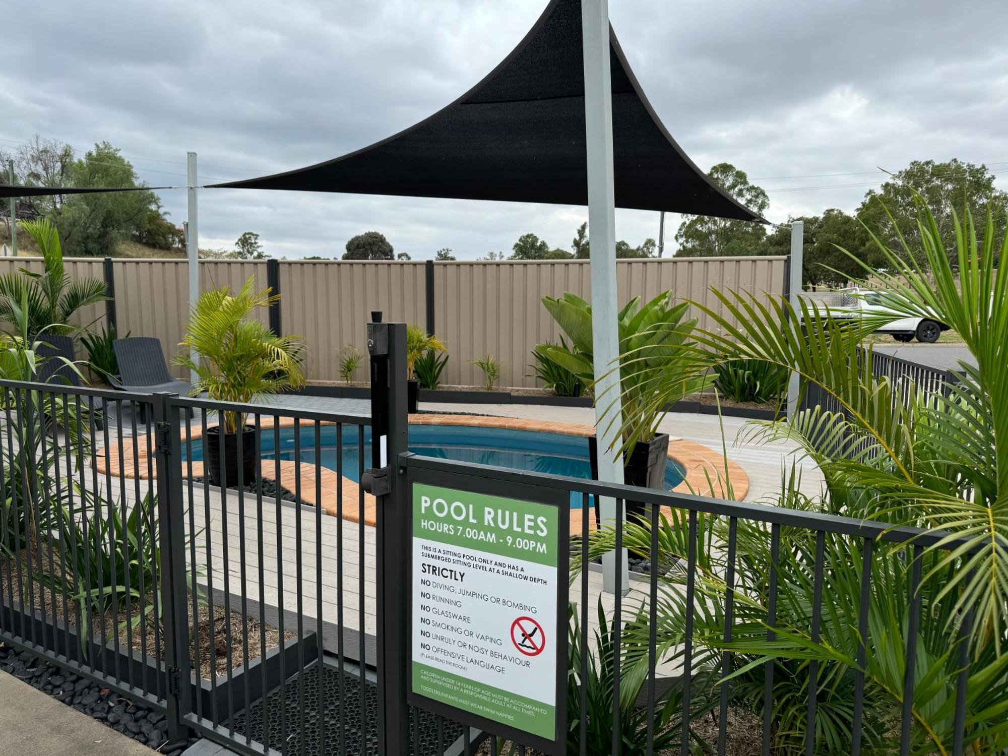 Raintree Motel Biloela Bagian luar foto